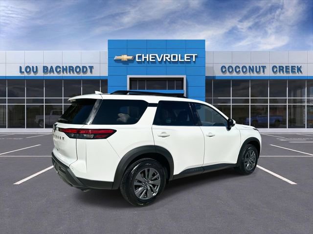 Used 2025 Nissan Pathfinder SV image 8
