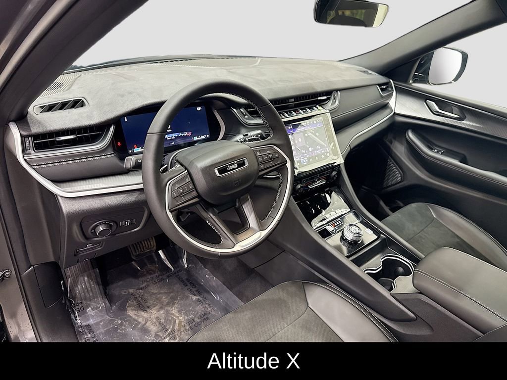 New 2025 Jeep Grand Cherokee Altitude image 23