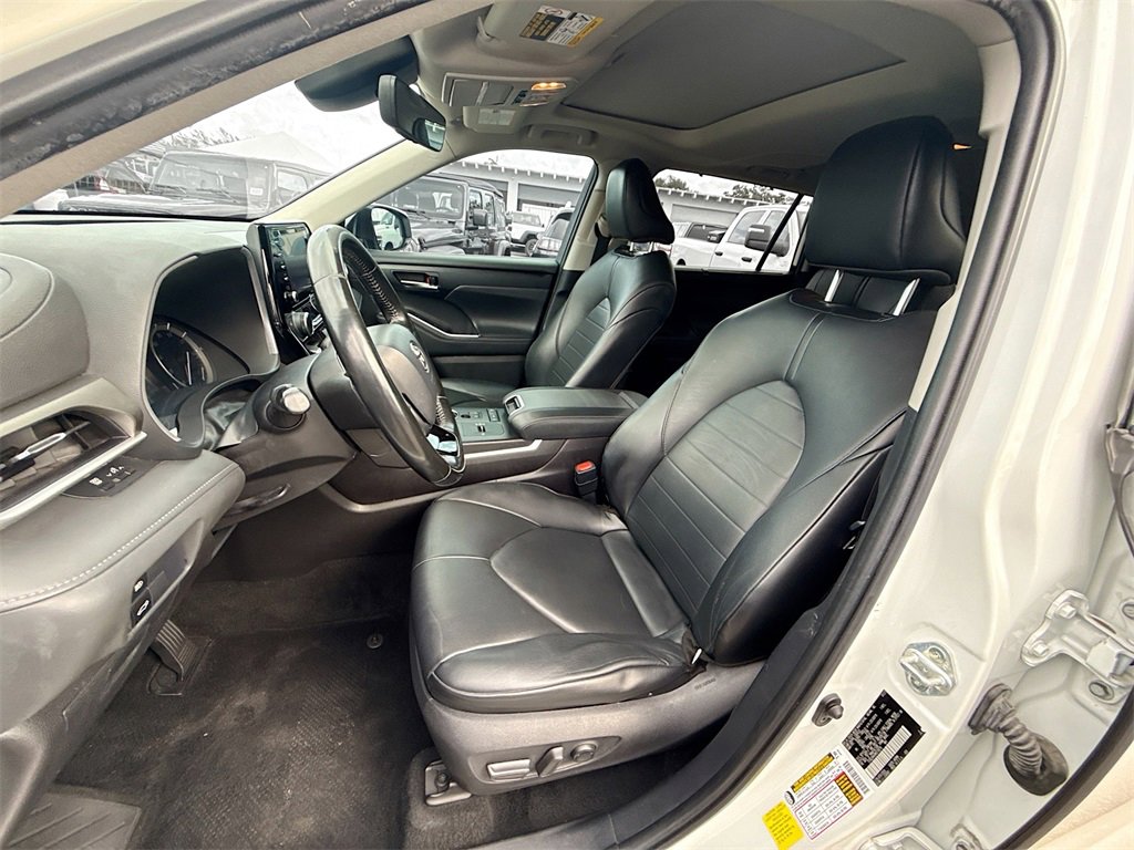 Used 2021 Toyota Highlander XLE image 22