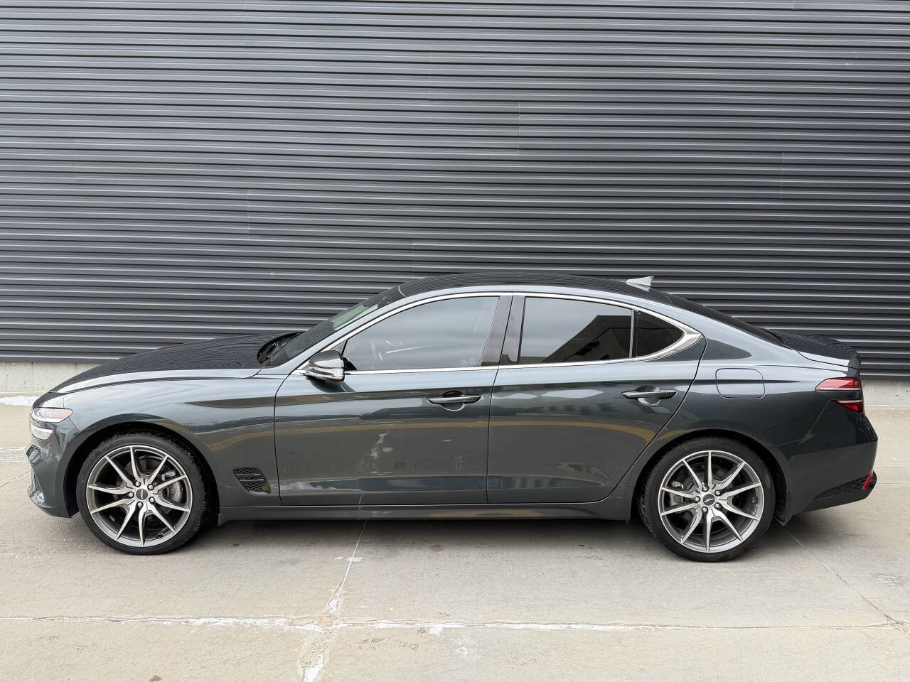 Used 2023 Genesis G70 2.0T image 9