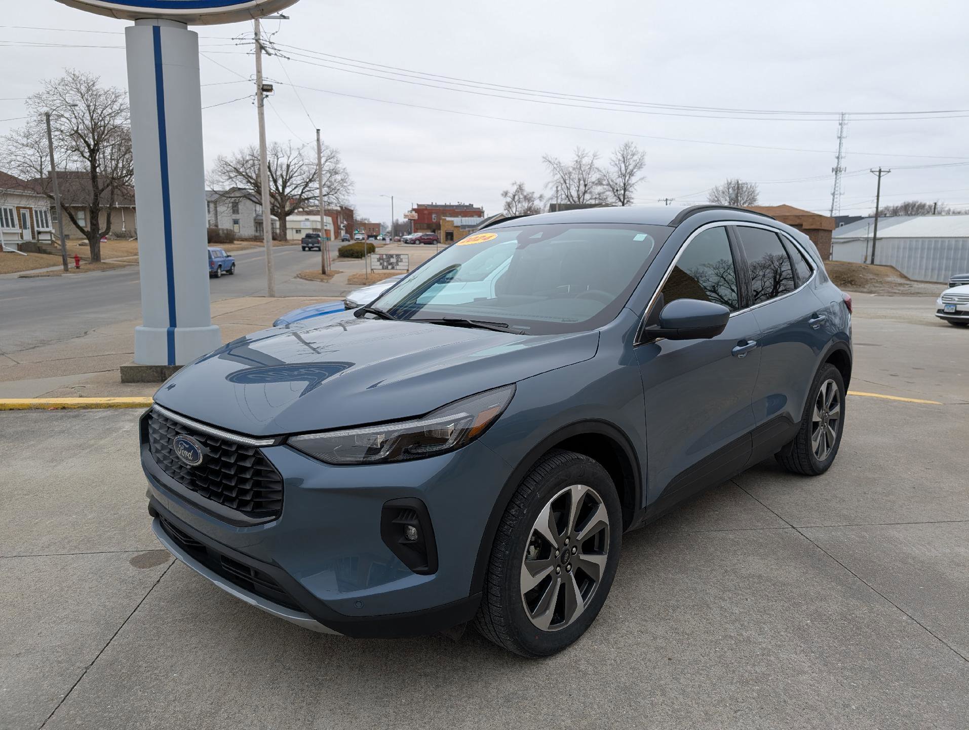 Used 2024 Ford Escape Platinum image 2