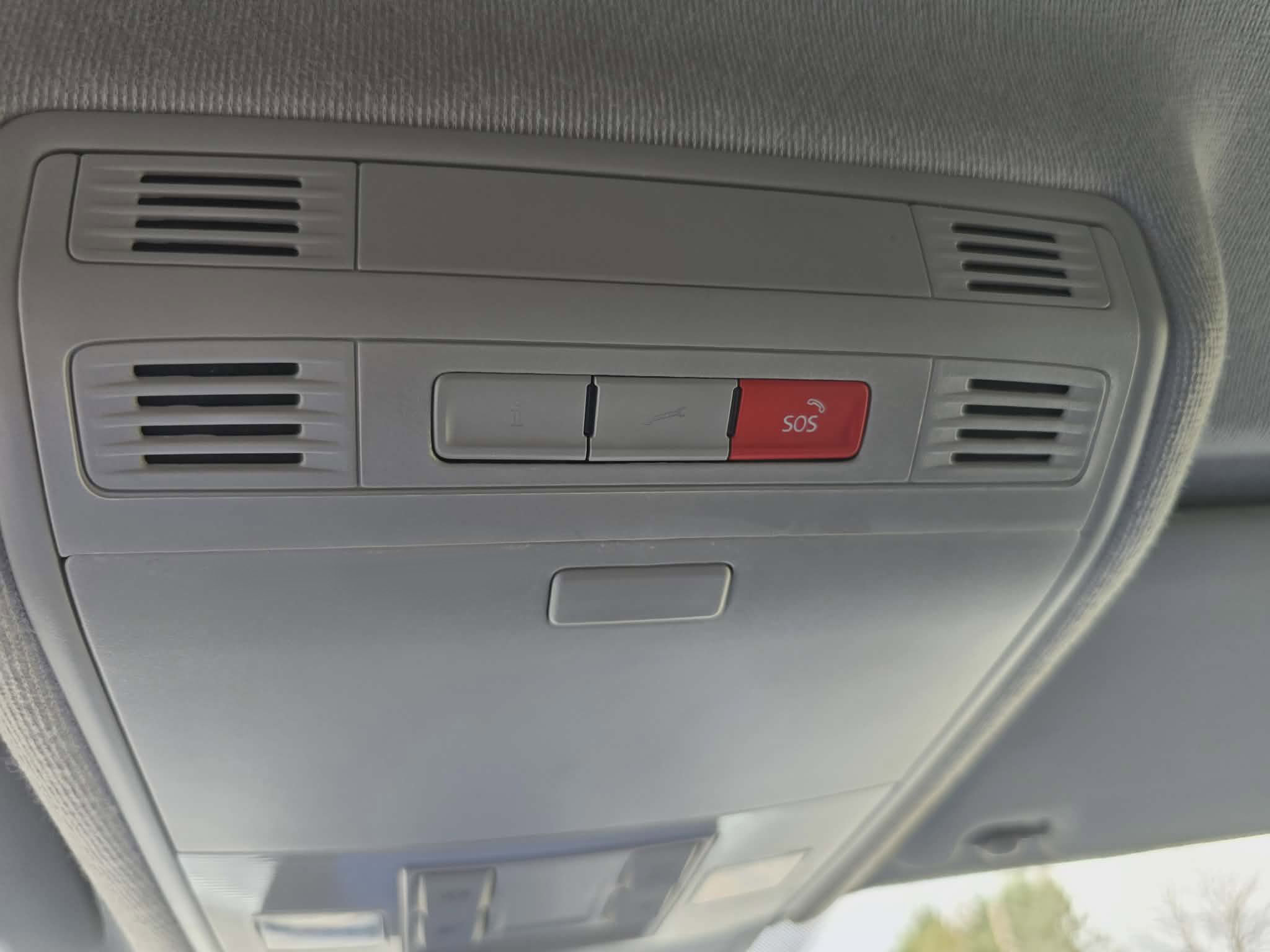 Used 2024 Volkswagen Tiguan Wolfsburg Edition image 33