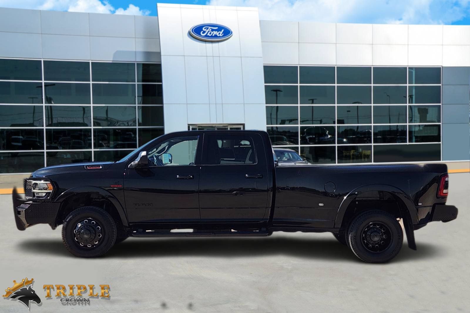 Used 2022 RAM 3500 Laramie AWD/4WD image 3