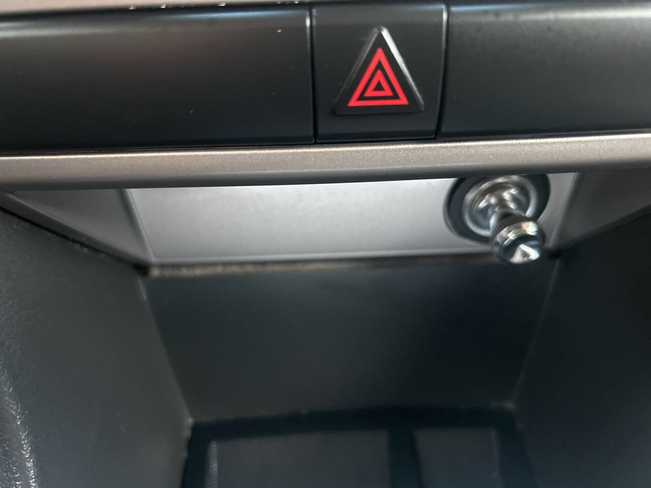 Used 2009 Dodge Avenger SE image 33