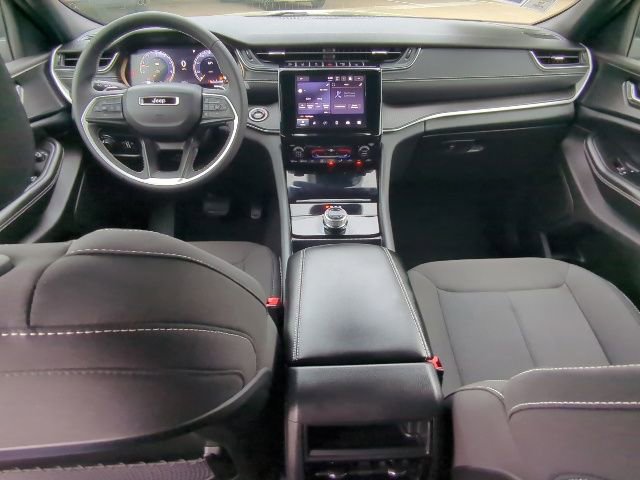 Used 2024 Jeep Grand Cherokee Laredo X image 16