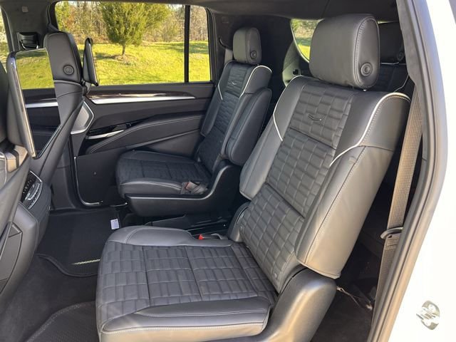 New 2026 Cadillac Escalade ESV Platinum Sport w/ LPO, ONYX Package AWD/4WD image 28