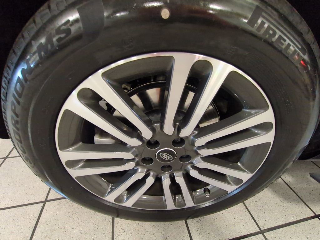 Used 2025 Land Rover Range Rover SE AWD/4WD image 27
