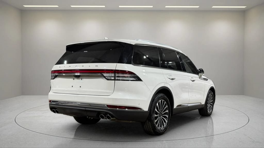 Certified 2023 Lincoln Aviator Reserve w/ Elements Package Plus AWD/4WD image 3