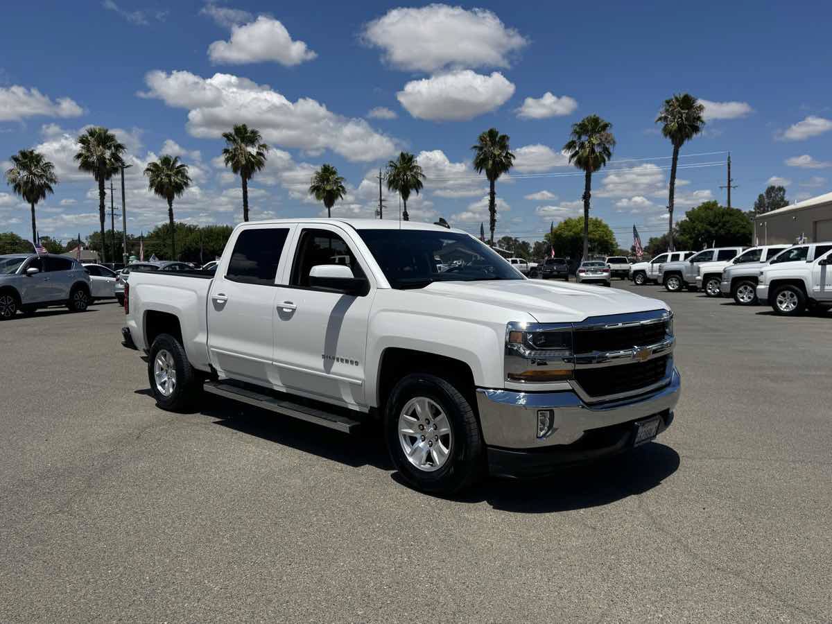 Used 2018 Chevrolet Silverado 1500 LT w/ LT Eassist Package RWD image 2
