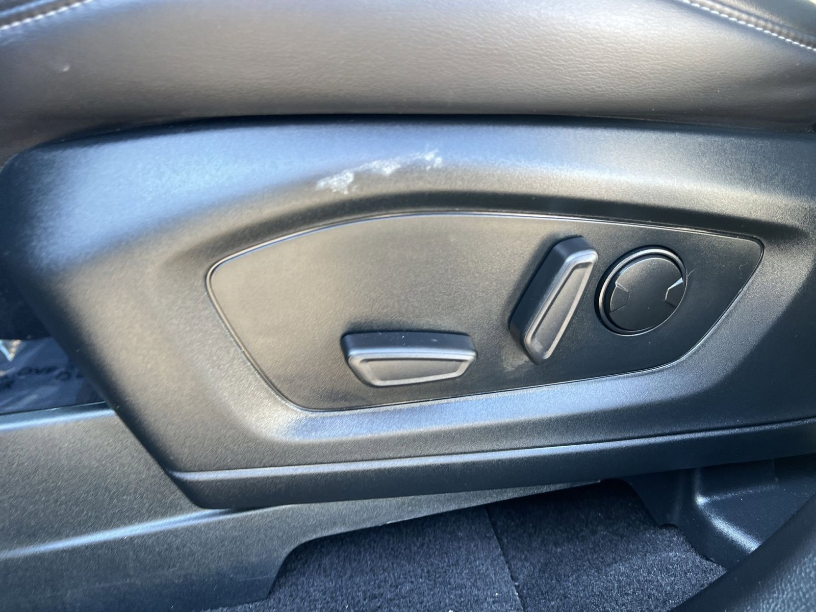 Used 2024 Ford Explorer XLT w/ Equipment Group 202A image 14