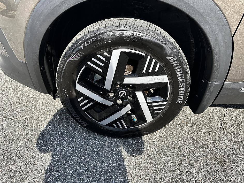 Certified 2025 Nissan Kicks SV image 8