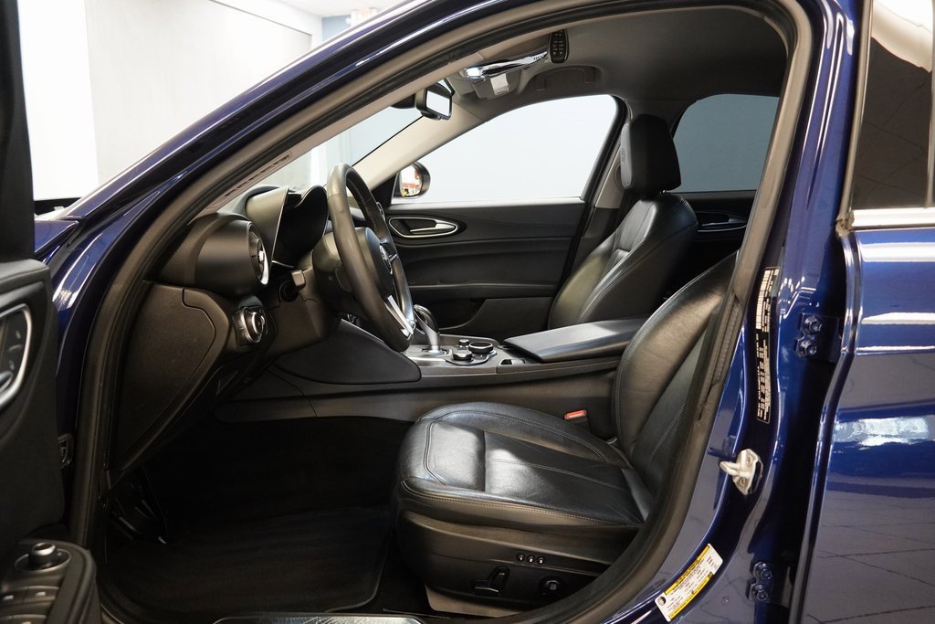 Used 2018 Alfa Romeo Giulia AWD image 4