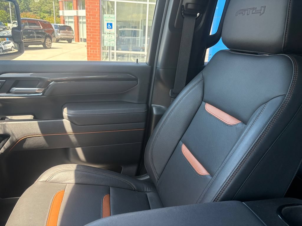 Used 2025 GMC Sierra 2500 AT4 AWD/4WD image 12