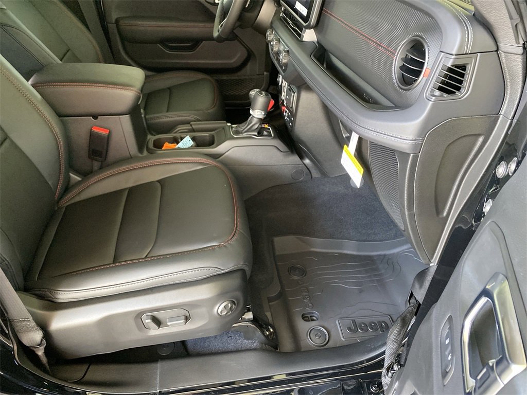 New 2025 Jeep Wrangler Unlimited Rubicon image 33