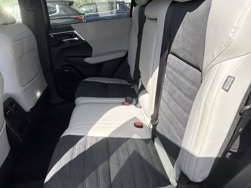 New 2026 Mitsubishi Outlander SE AWD/4WD image 12