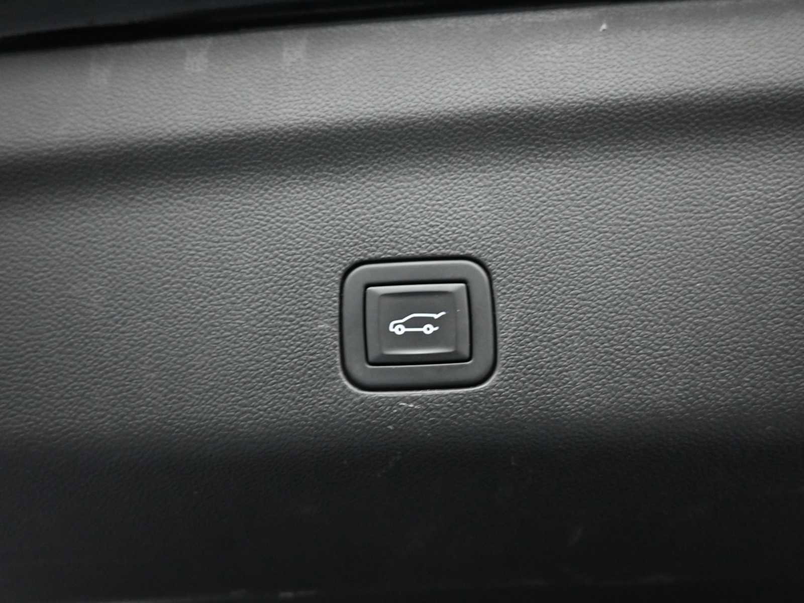 Used 2024 Chevrolet Suburban Z71 w/ Luxury Package image 27