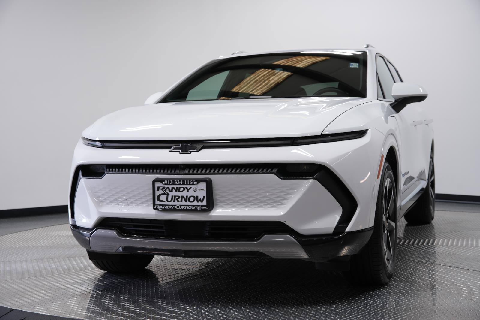 Used 2024 Chevrolet Equinox EV LT w/ LPO, Trailering Package FWD image 3