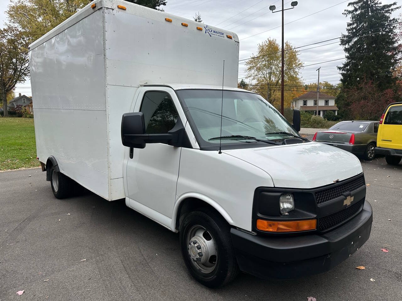 Used 2017 Chevrolet Express 3500 RWD image 9