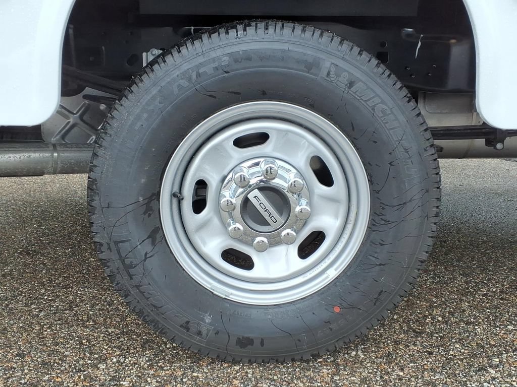 New 2025 Ford F250 XL w/ FX4 Off-Road Package AWD/4WD image 8
