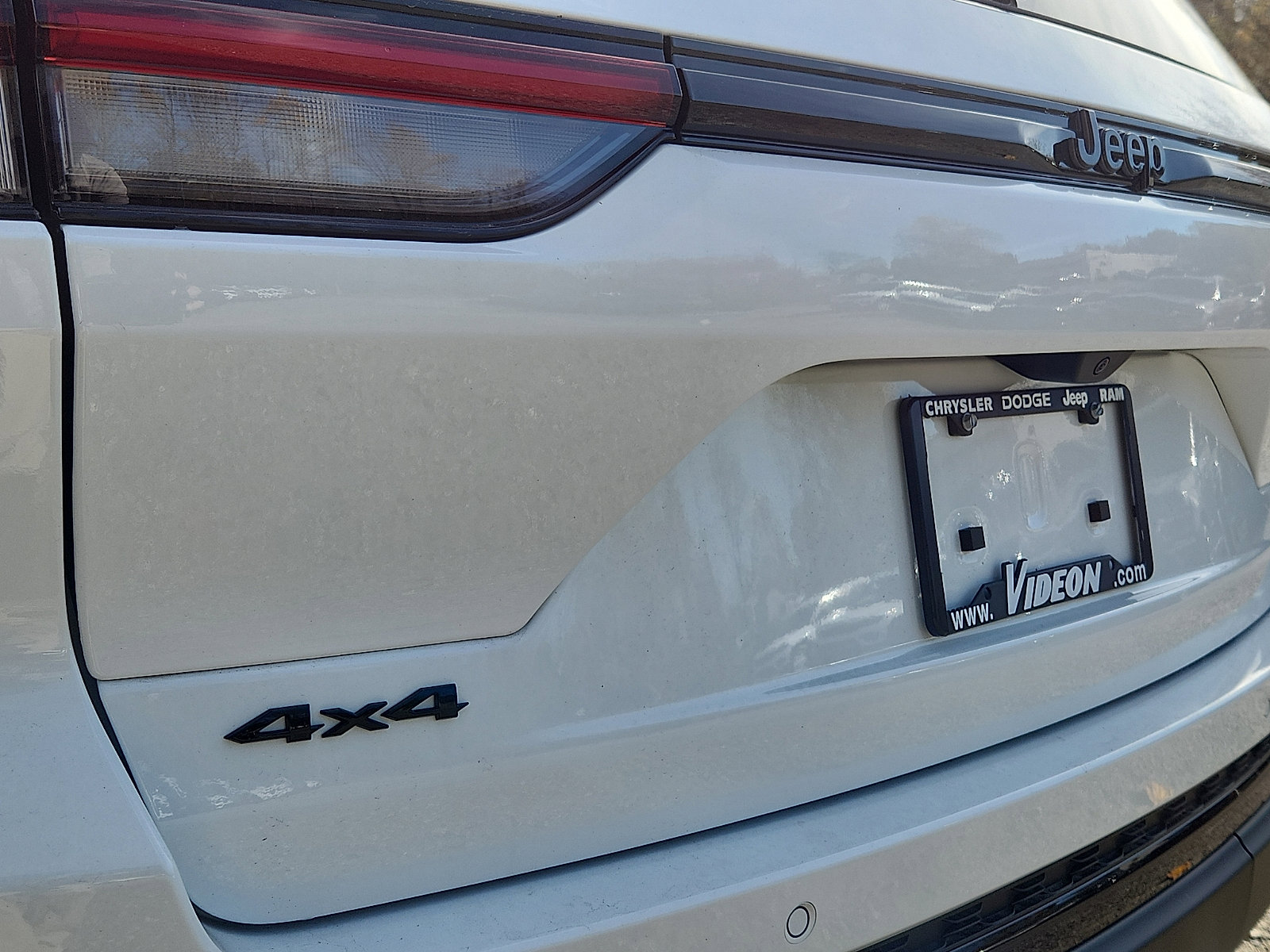 New 2025 Jeep Grand Cherokee Altitude image 18