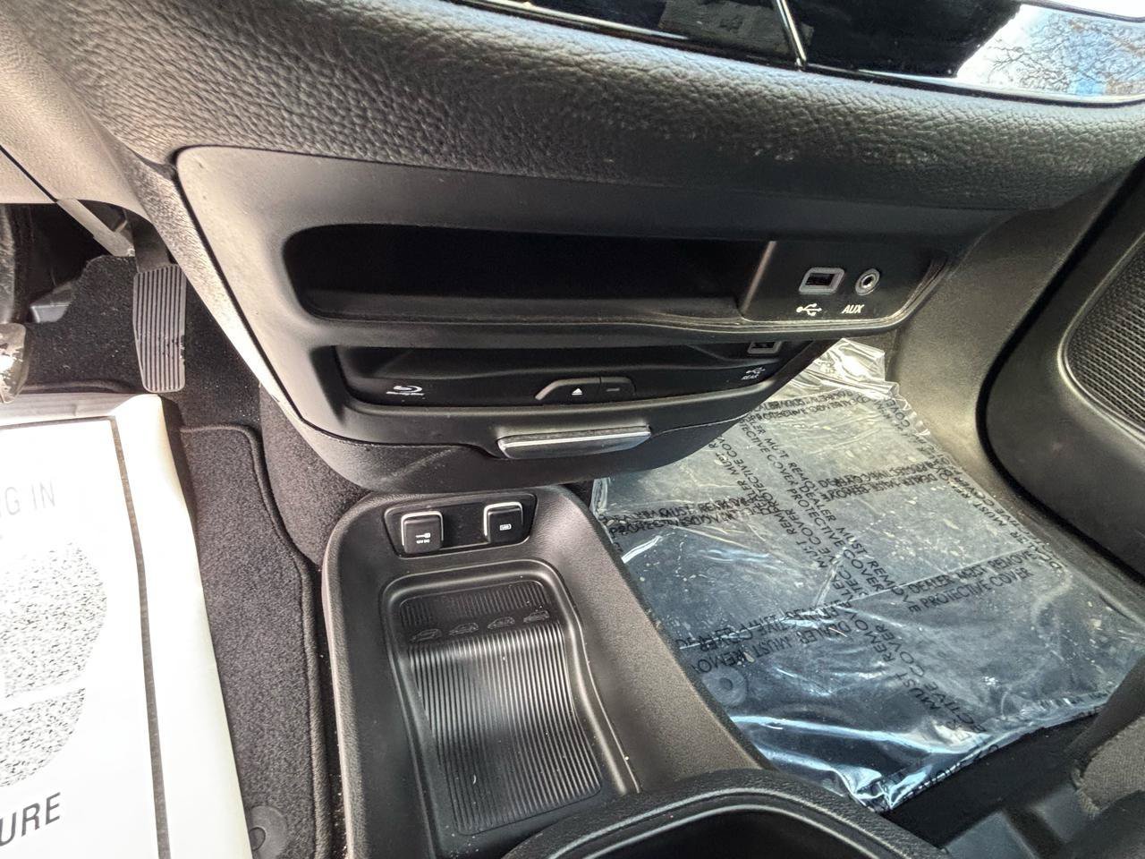 Used 2019 Chrysler Pacifica Limited w/ Advanced Safetytec Group FWD image 11
