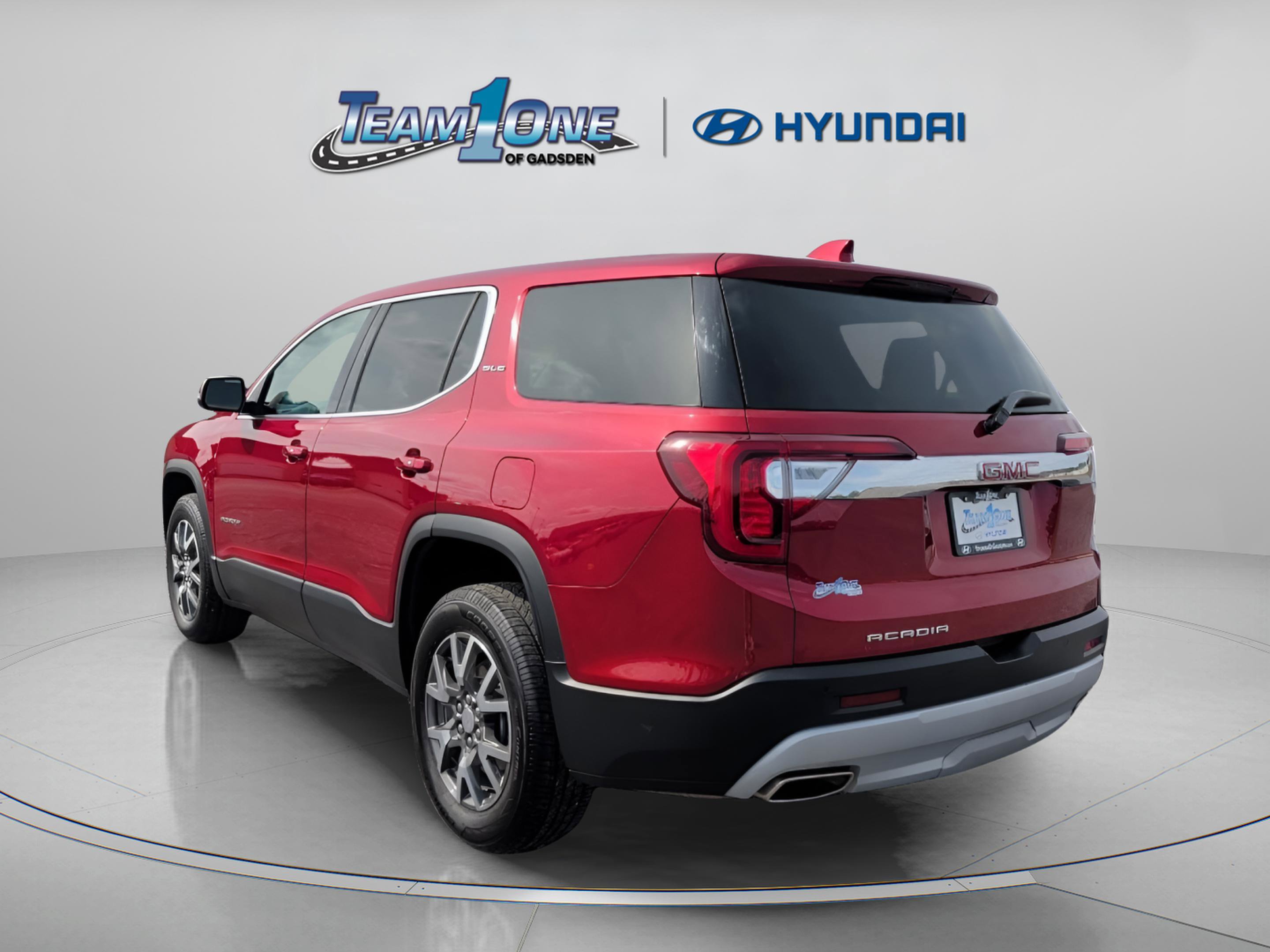 Used 2023 GMC Acadia SLE image 6