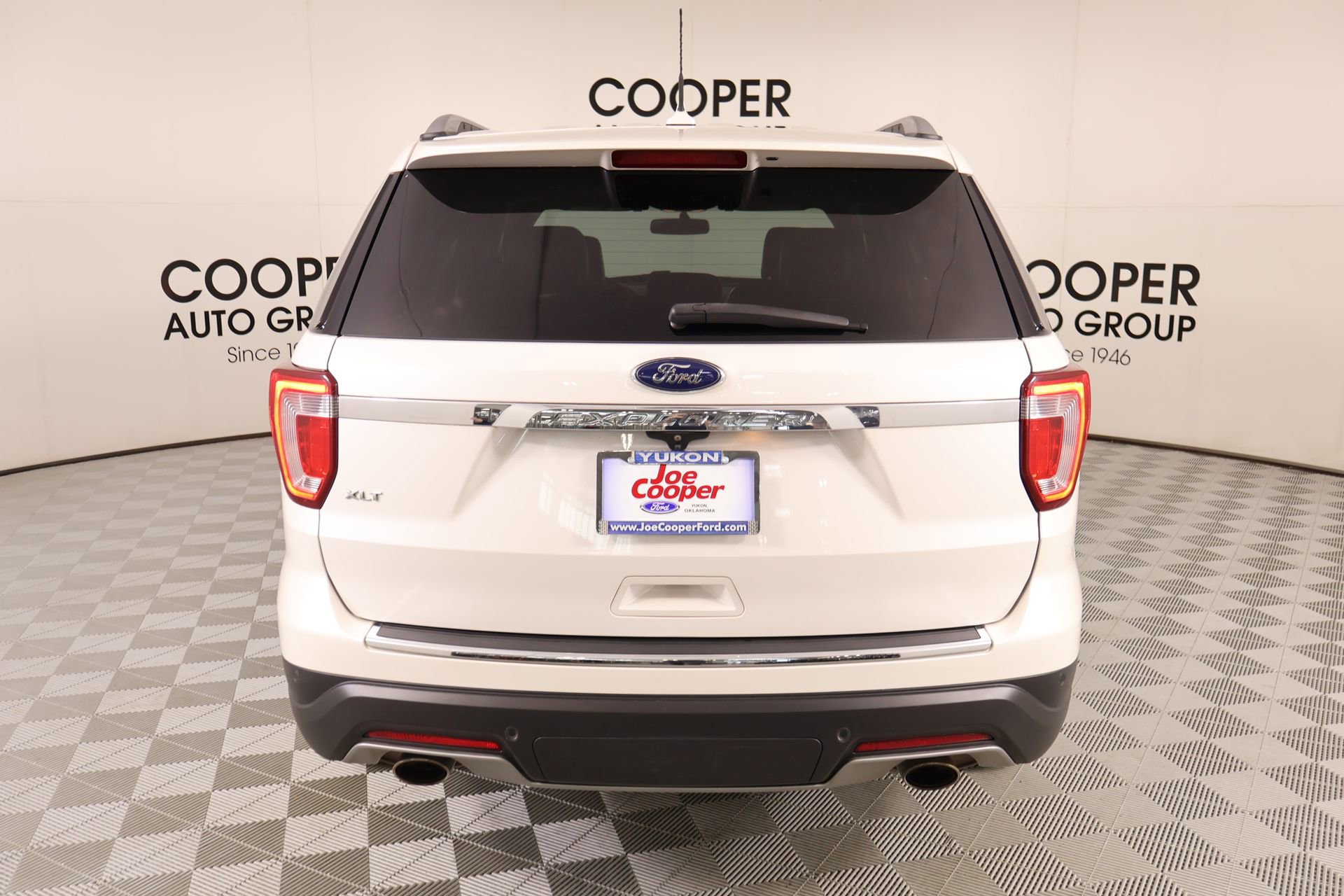 Used 2018 Ford Explorer XLT w/ Equipment Group 202A FWD image 23