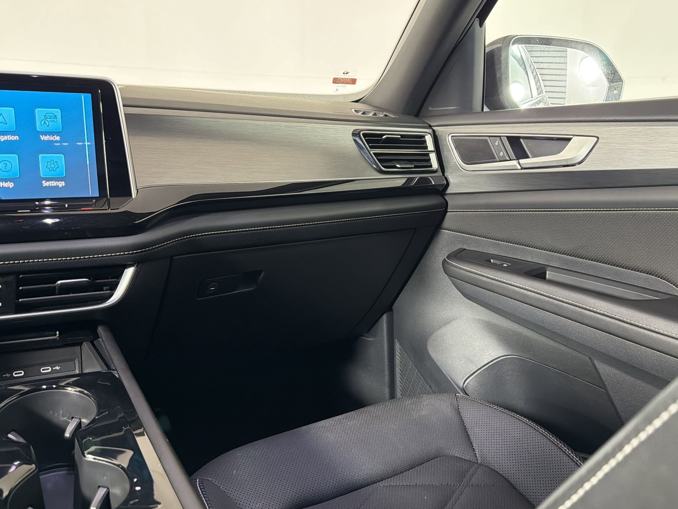 Used 2025 Volkswagen Atlas Cross Sport SE image 26