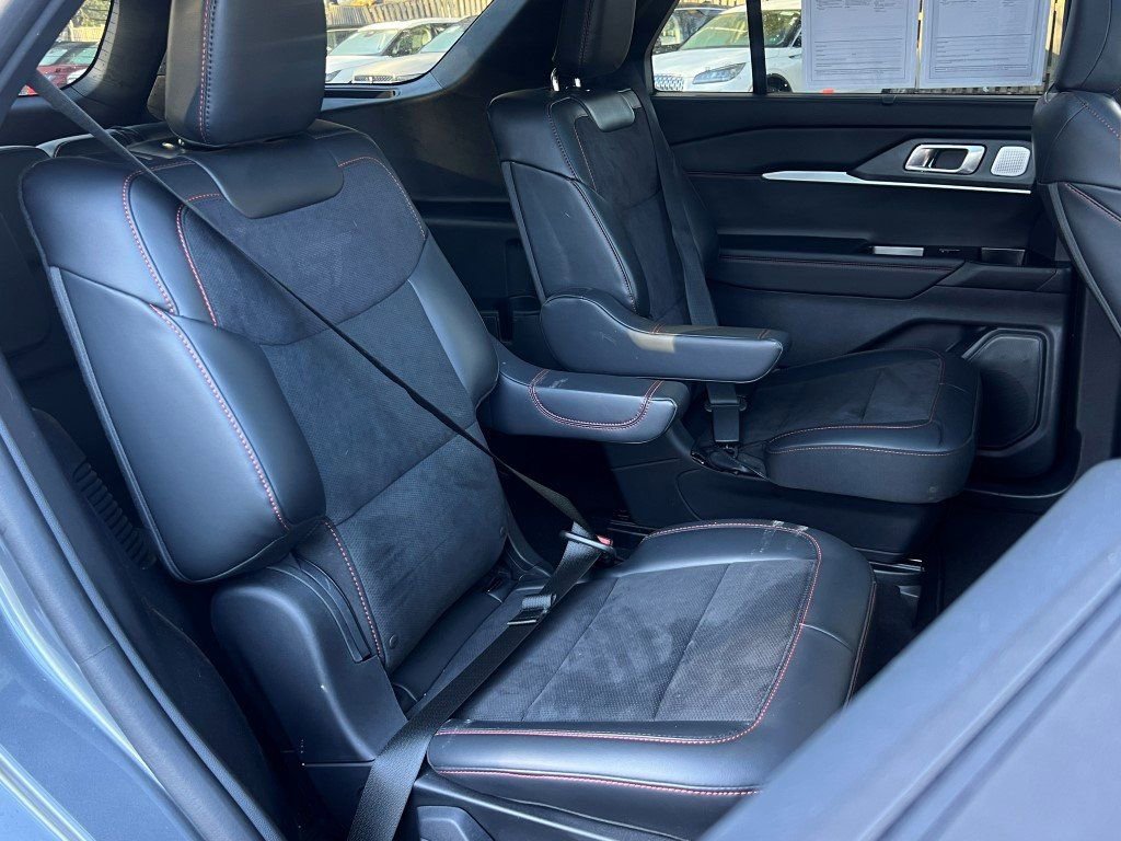 Used 2025 Ford Explorer ST image 13