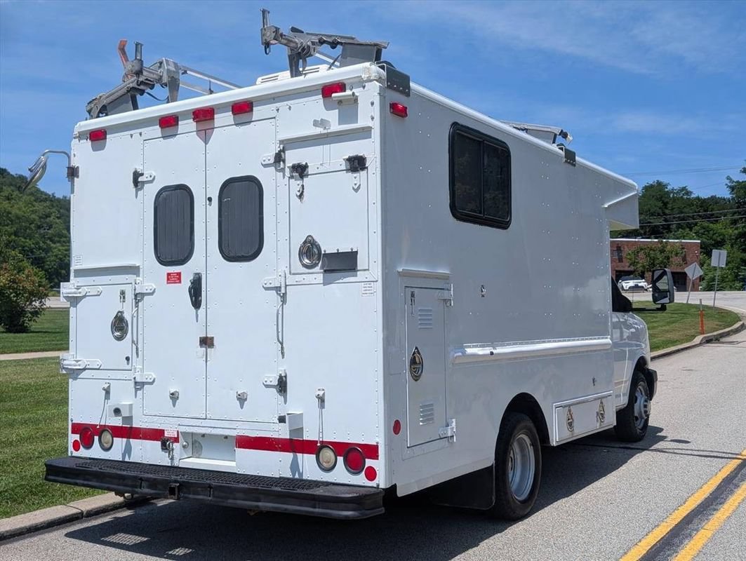Used 2008 Chevrolet Express 3500 RWD image 5