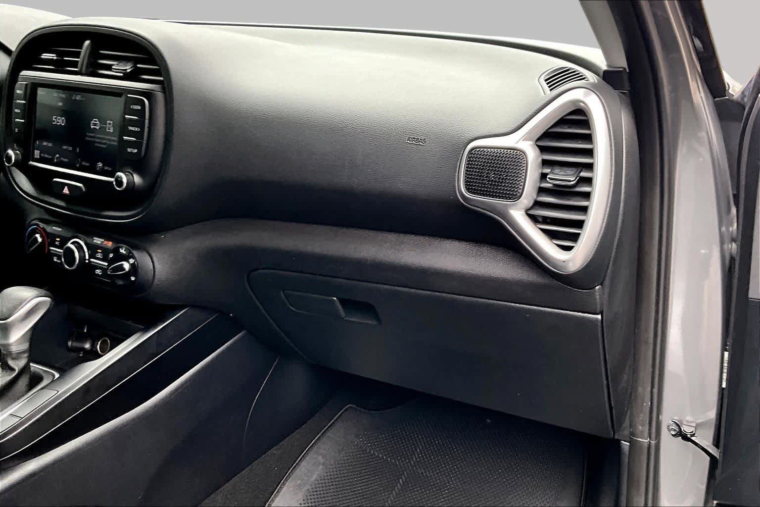 Used 2024 Kia Soul LX w/ Option Group 015 FWD image 19