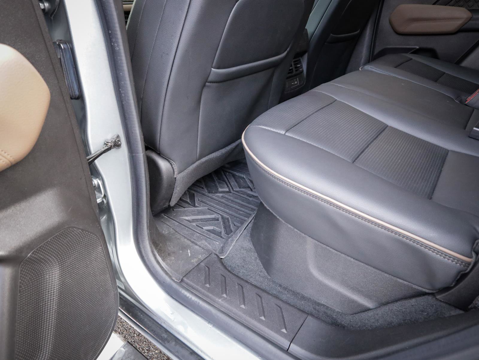 Used 2023 GMC Canyon Denali image 34