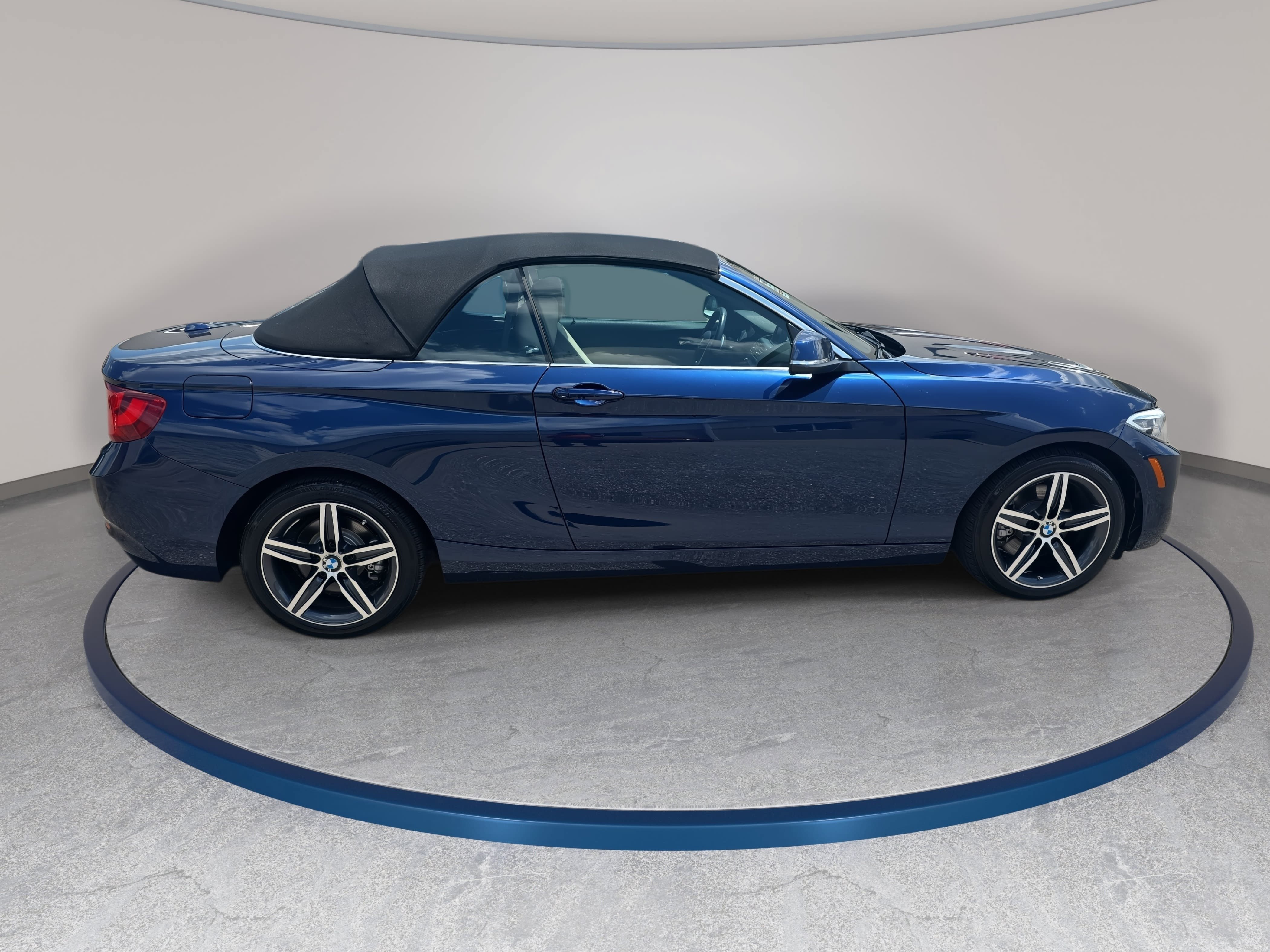 Used 2017 BMW 230i Convertible RWD image 4