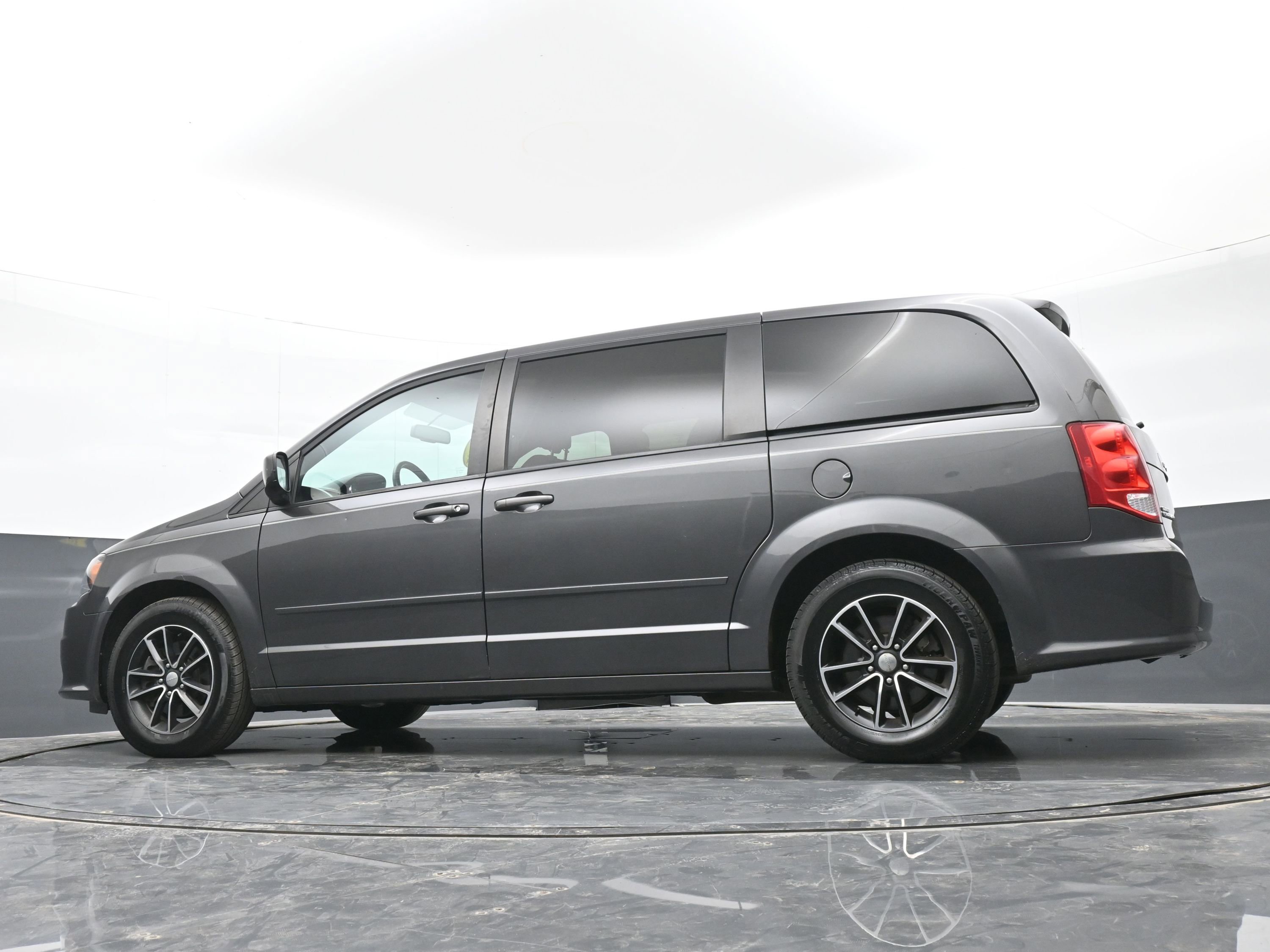 Used 2015 Dodge Grand Caravan SXT w/ Blacktop Package image 41