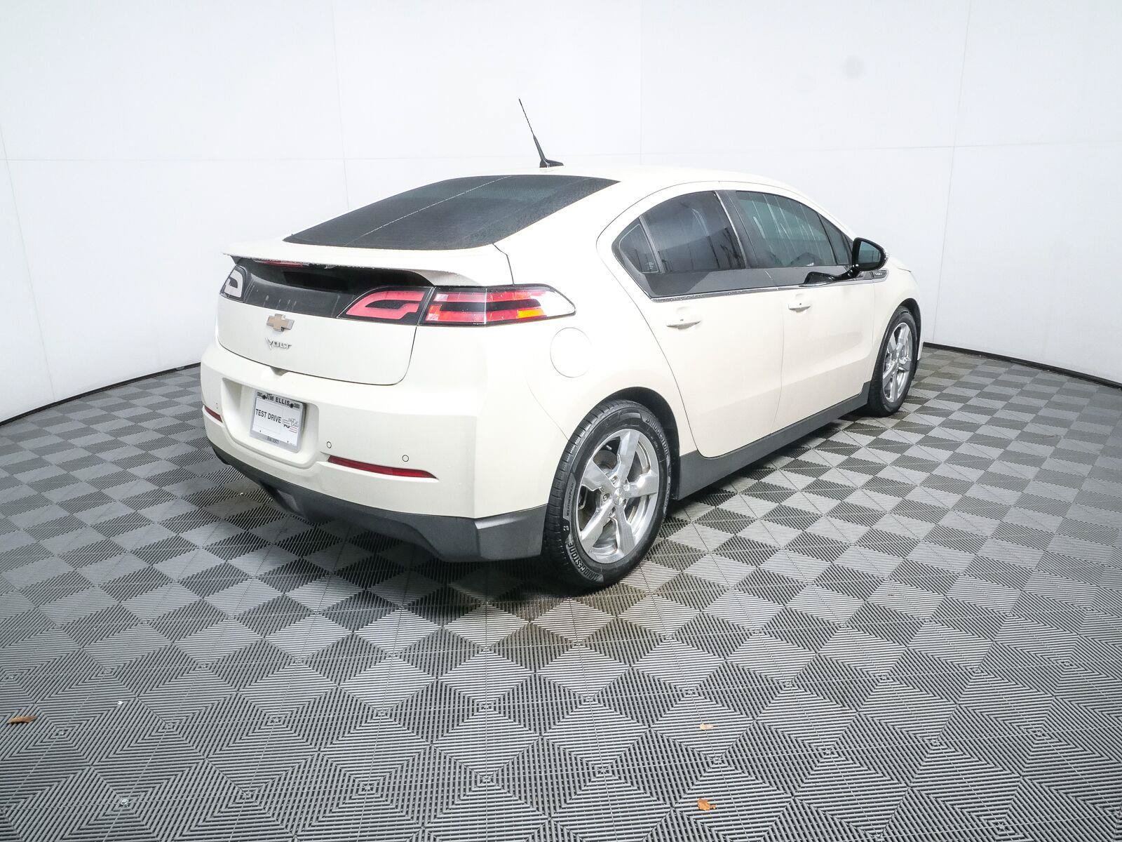 Used 2014 Chevrolet Volt Premium w/ Premium Trim Package FWD image 3