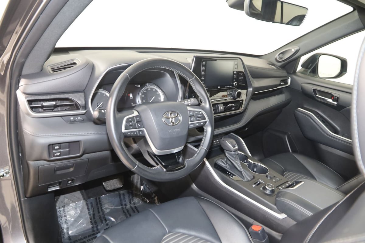 Used 2022 Toyota Highlander XSE w/ Protection Package #3 (TMS) AWD/4WD image 27