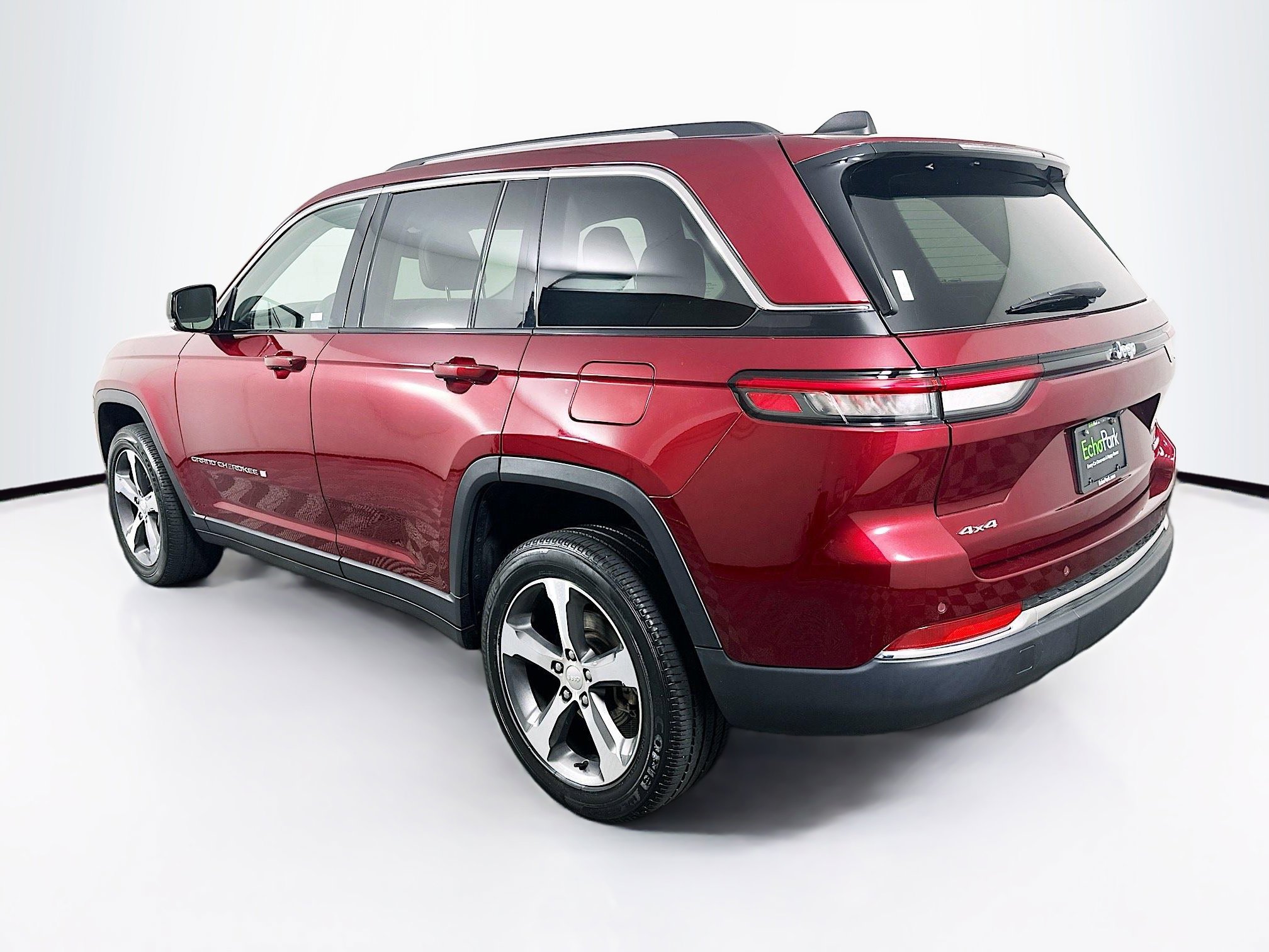 Used 2023 Jeep Grand Cherokee Limited AWD/4WD image 5