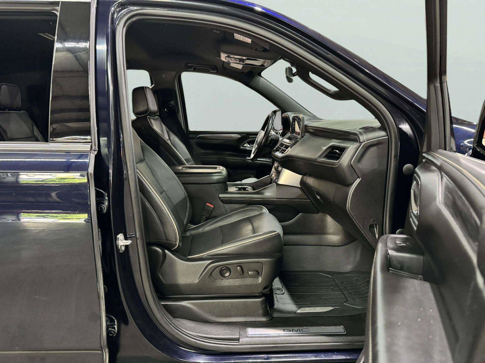 Used 2022 GMC Yukon SLT w/ SLT Luxury Package AWD/4WD image 41