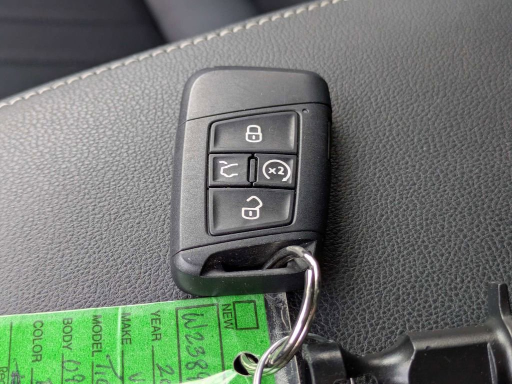 Used 2023 Volkswagen Tiguan SE R-Line image 42