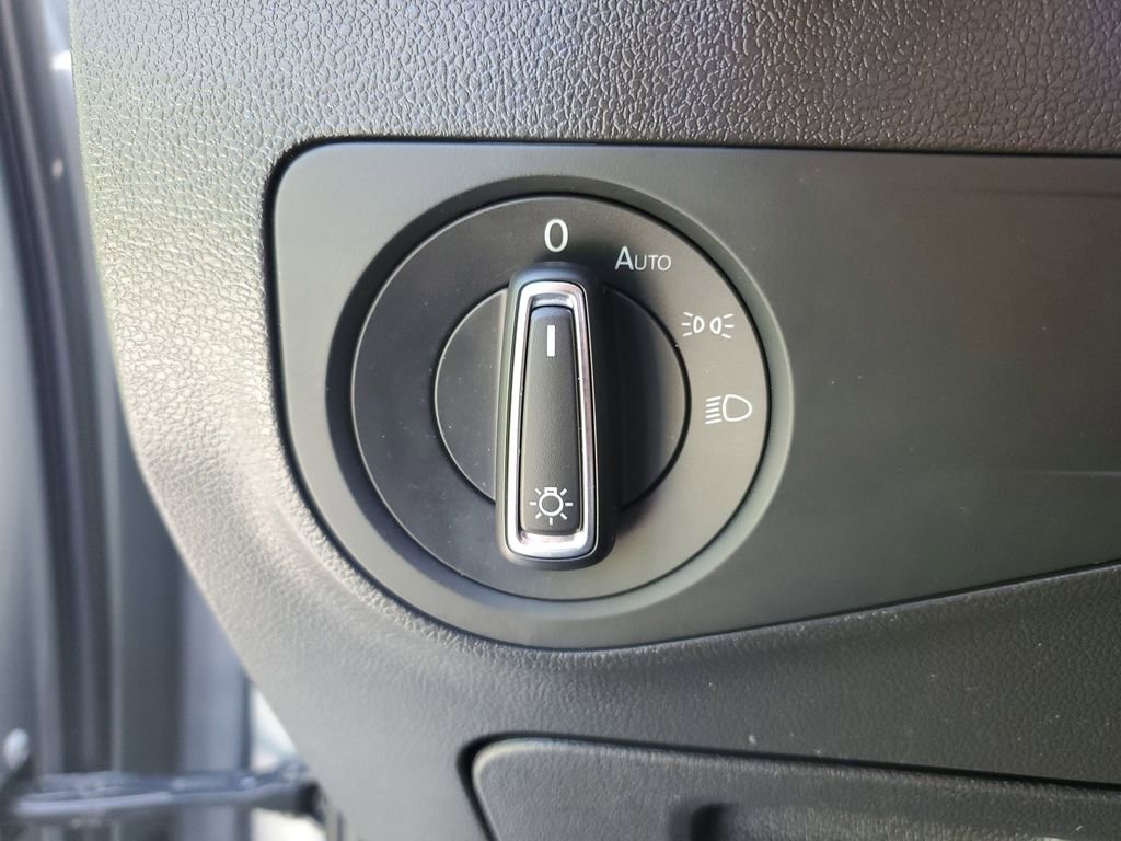 Used 2023 Volkswagen Tiguan SE R-Line image 23