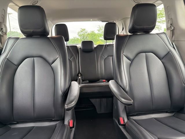 Used 2023 Chrysler Pacifica Touring-L FWD image 32