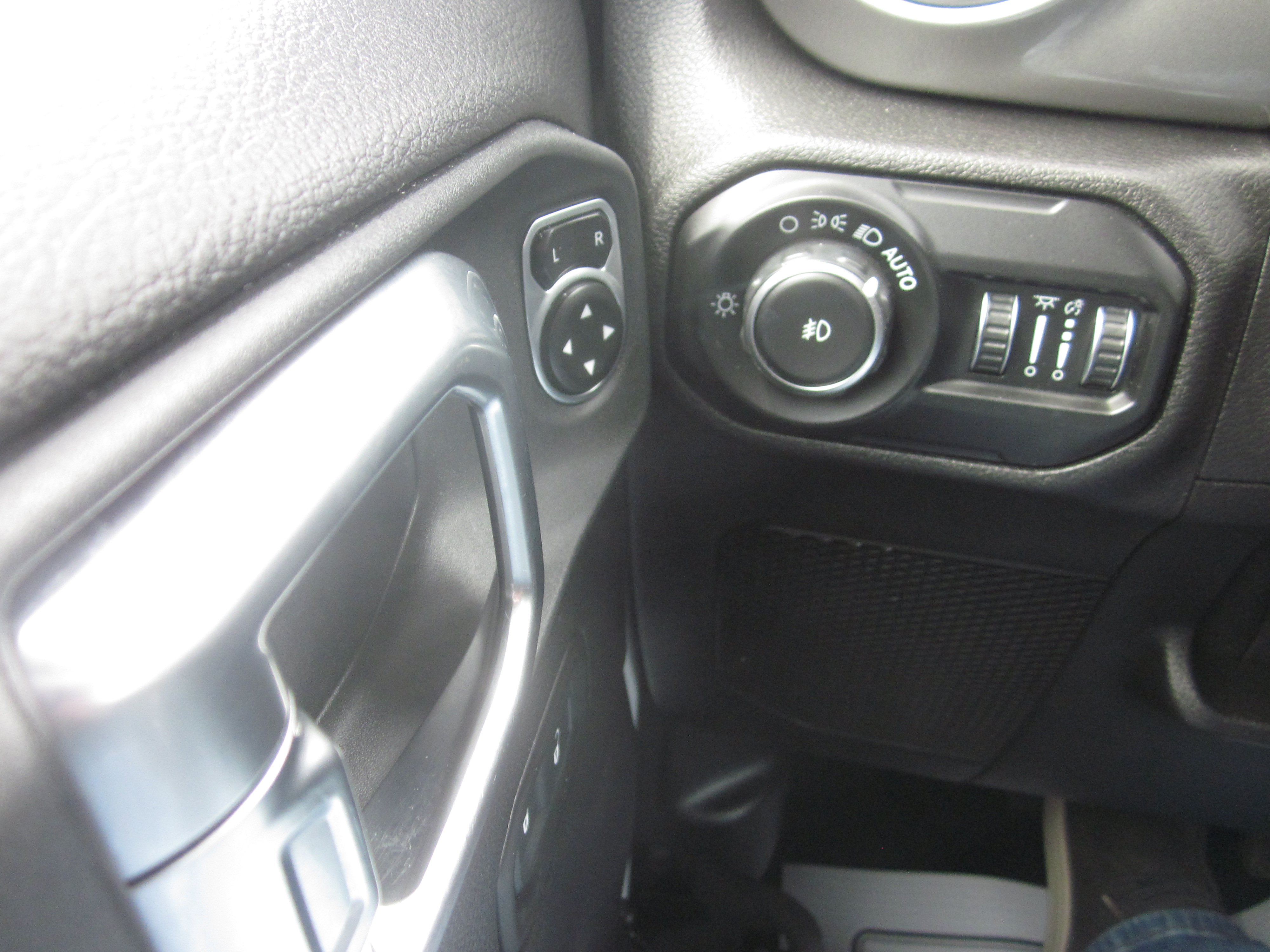 Used 2019 Jeep Wrangler Unlimited Sahara AWD/4WD image 19
