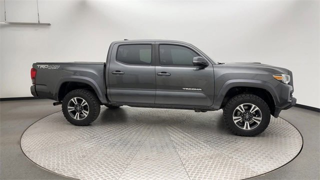 Used 2019 Toyota Tacoma TRD Sport image 9