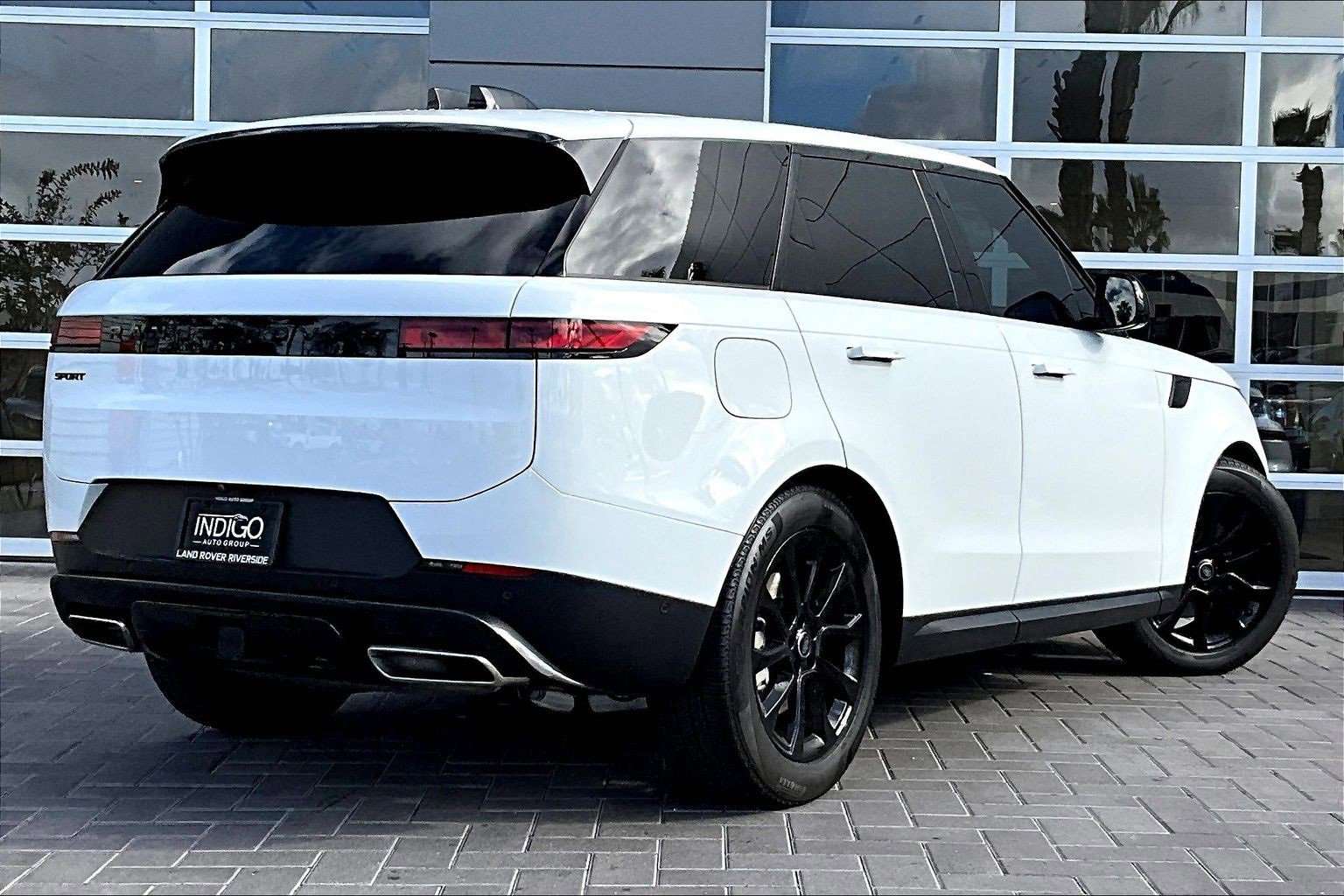 Used 2025 Land Rover Range Rover Sport SE image 13