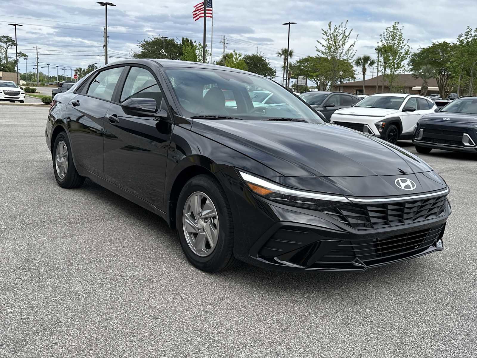 New 2026 Hyundai Elantra SE image 2