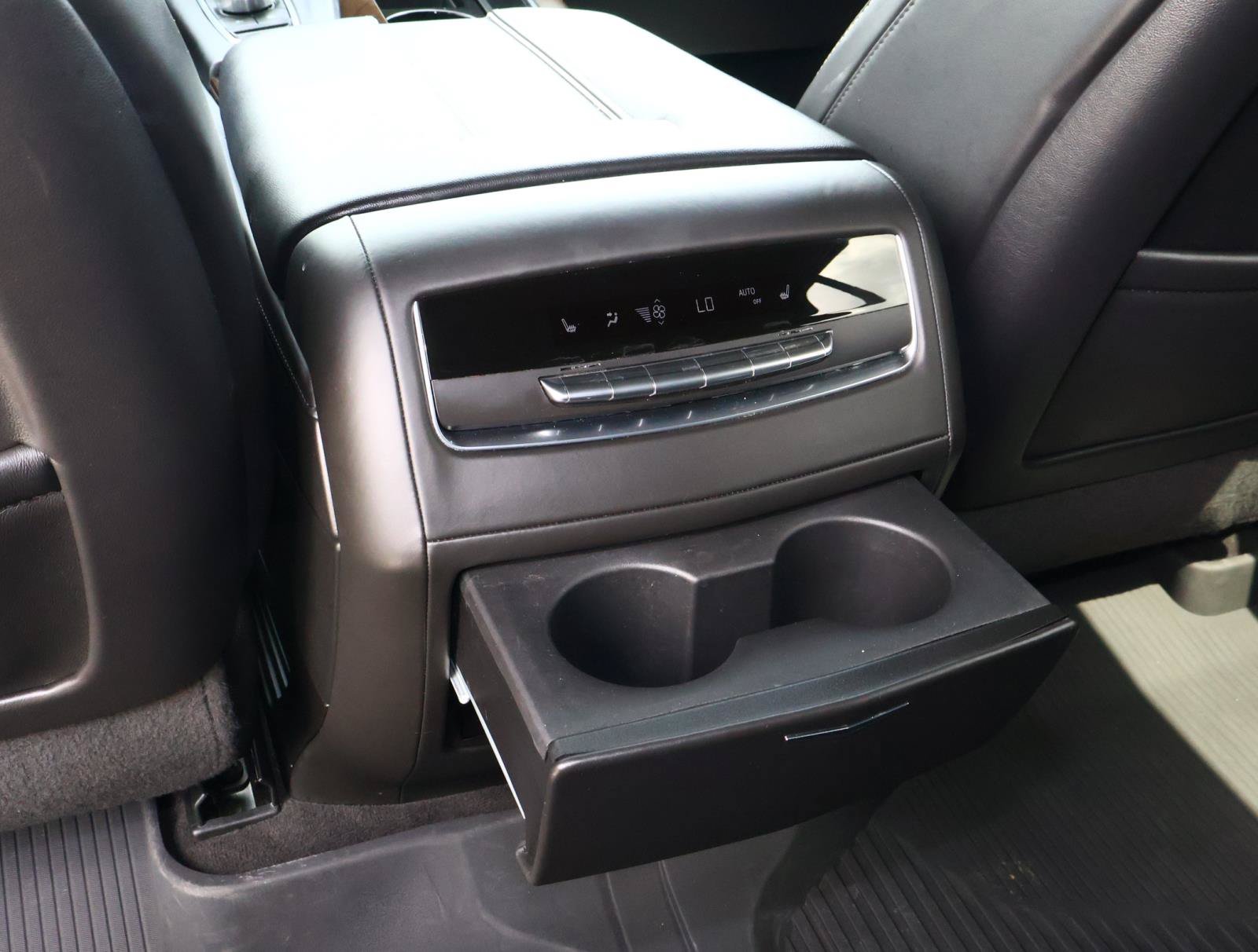 Used 2024 Cadillac Escalade ESV Sport Platinum w/ LPO, ONYX Package AWD/4WD image 19