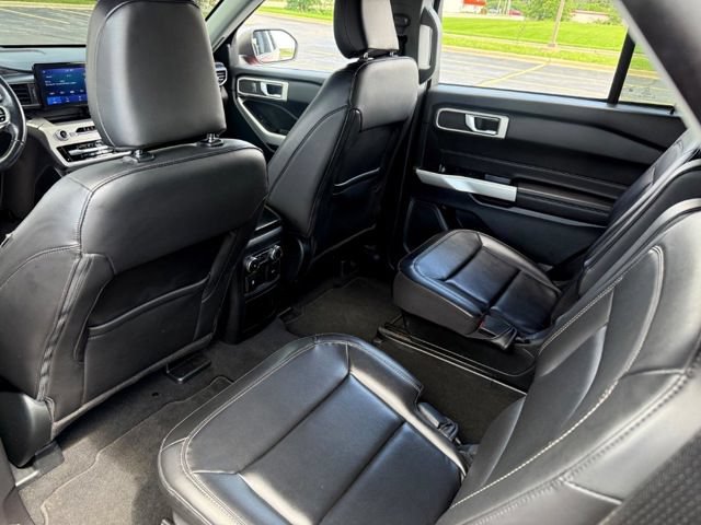 Certified 2022 Ford Explorer XLT w/ Equipment Group 202A AWD/4WD image 8