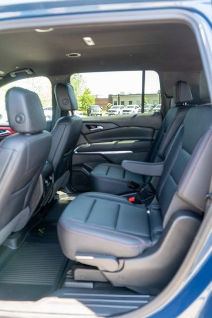 Used 2024 Chevrolet Traverse Z71 AWD/4WD image 11