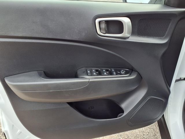 Used 2025 Hyundai Venue SEL image 36