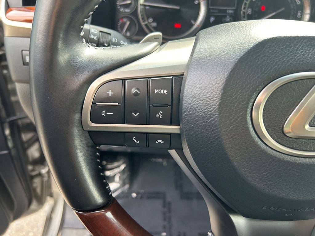 Used 2021 Lexus LX 570 4WD w/ Luxury Package image 15
